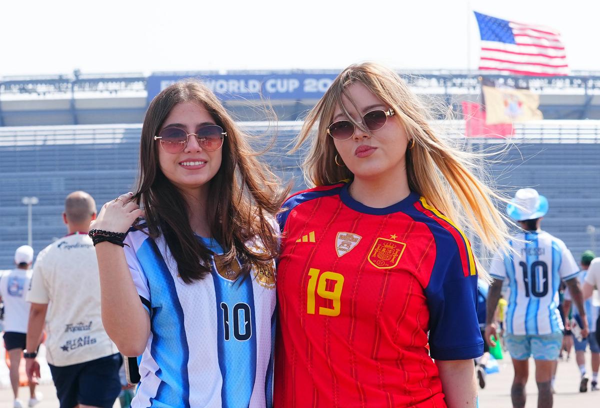 Imagini spectaculoase cu suporterii înainte de Spania - Argentina, finala Cupei Mondiale