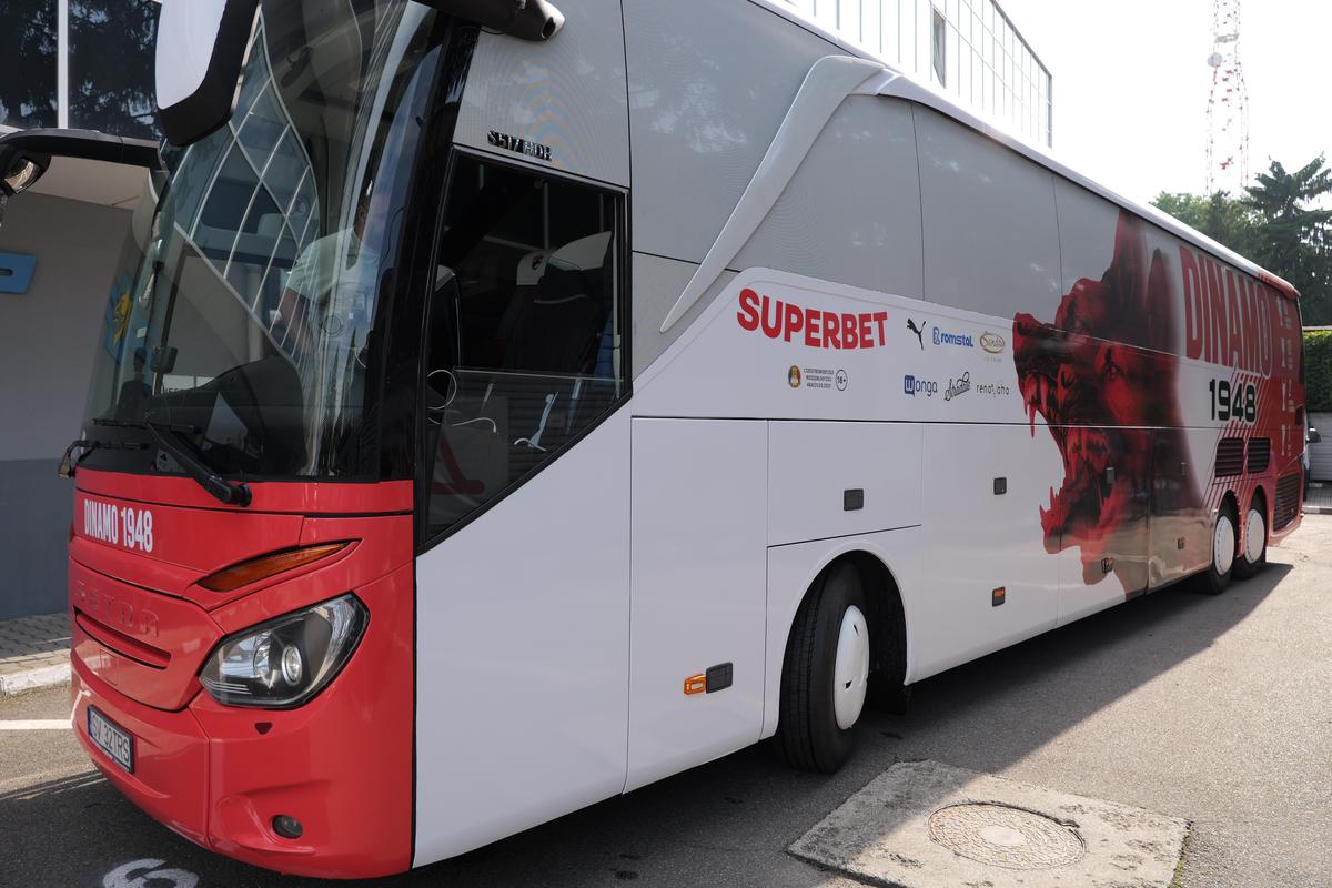 Gafă pe autocarul recolantat al lui Dinamo