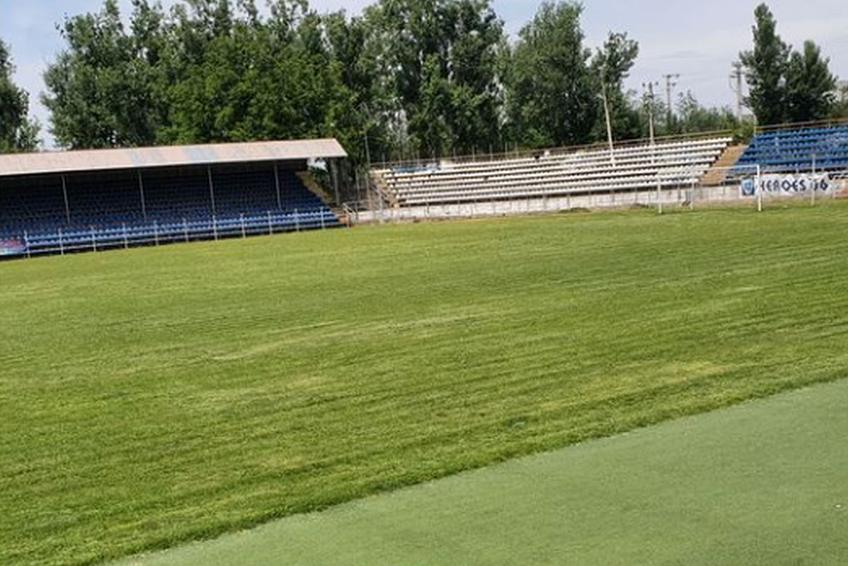 Stadionul ”Tineretului” din Urziceni, locul care a cunoscut și bucuria unui titlu miraculos cucerit de Unirea în 2009, a supraviețuit cu greu anilor de abandon și vandalizare.
