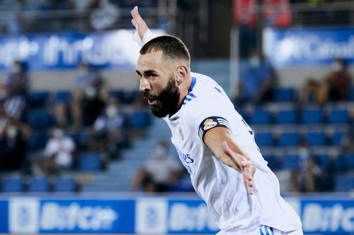 Karim Benzema (33 de ani) își prelungește cu încă un an contractul cu Real Madrid.