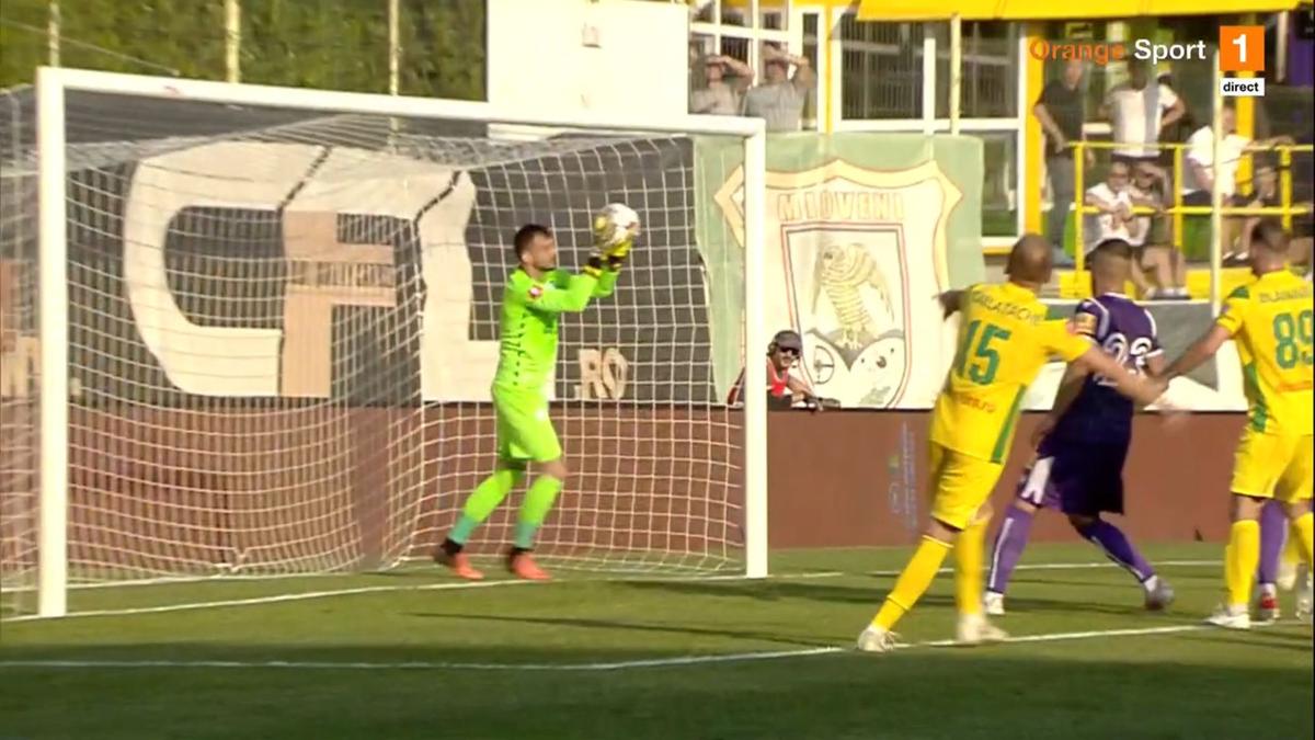CS Mioveni - FC Argeș, întrerupt peste 10 minute din cauza VAR » Deciziile lui Hațegan