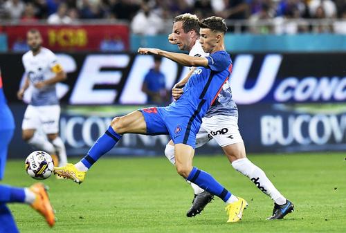 Octavian Popescu, într-un duel din FCSB - Viking // foto: Cristi Preda, GSP