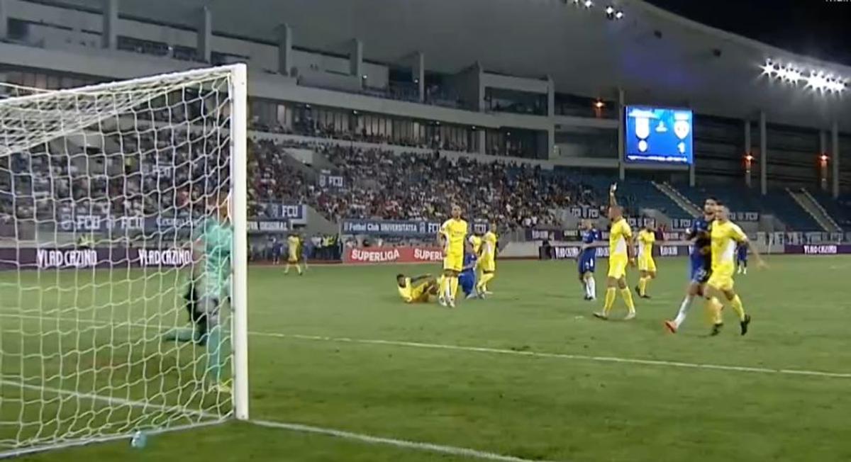 FCU Craiova a anunțat peste 10.000 de spectatori cu Petrolul, deși imaginile din stadion îi contrazic pe olteni!