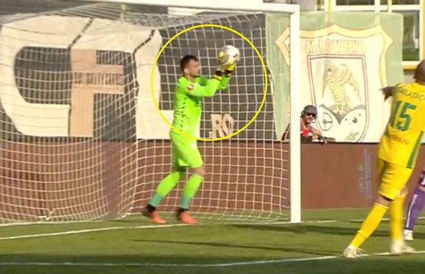 CS Mioveni - FC Argeș, întrerupt peste 10 minute din cauza VAR » Deciziile lui Hațegan