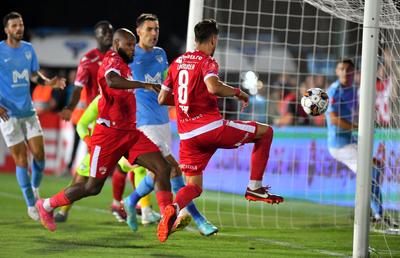 Ce „nebunie”! Dinamo dă lovitura la Voluntari după un final ULUITOR, cu gol validat de VAR și penalty ratat de gazde. Clasamentul ACUM