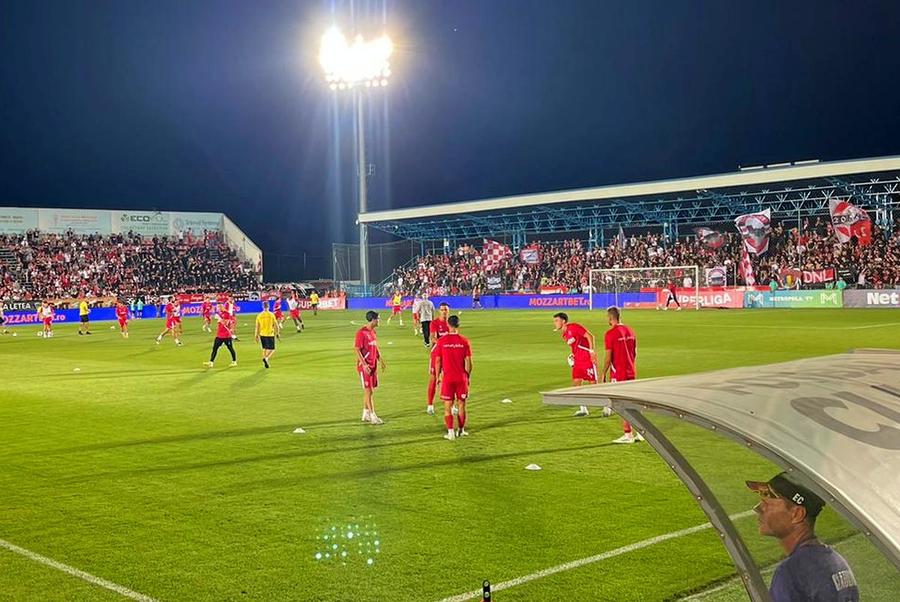 Galeria lui Dinamo domină fondul sonor / foto: Vlad Nedelea (GSP) Ce „nebunie”! Dinamo dă lovitura la Voluntari după un final ULUITOR, cu gol validat de VAR și penalty ratat de gazde. Clasamentul ACUM