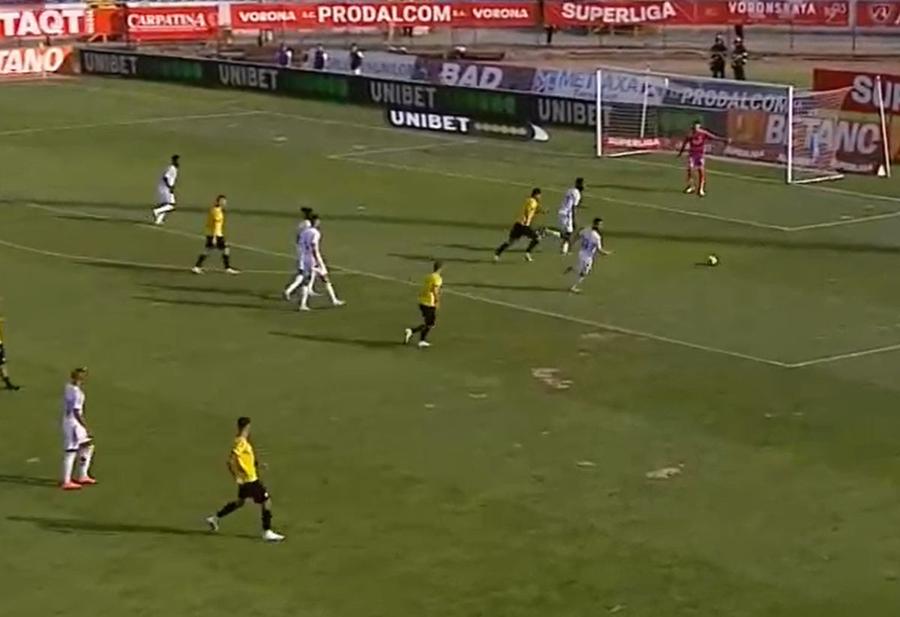 Gazonul arenei de la Botoșani/ captură Digi Sport Remiză albă în Moldova » FC Botoșani nu a trecut de Oțelul Galați, la primul meci fără Marius Croitoru