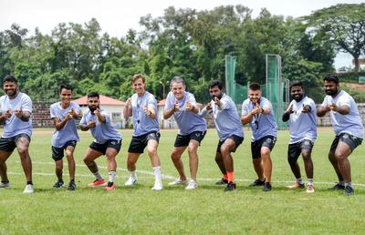 „Raj Kapoor” de Oltenia » Românul care a semnat zilele trecute în India dezvăluie: „Sunt contracte bune, se bagă bani aici! Nu mai pot repeta greșelile făcute ca fotbalist”