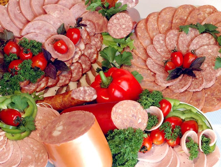 Mezelurile sunt preferatele românilor Secretele dietei-minune a lui Mihai Stoica la 59 de ani » Alimentele pe care le-a eliminat de ani buni din meniu, deși sunt preferatele românilor: „Înfiorător de scump”