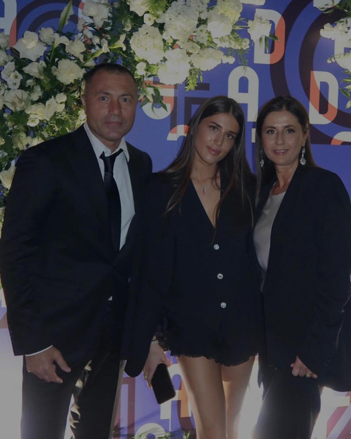 Fiica lui Adrian Ilie visează să devină antrenoare de fotbal masculin: „E o curiozitate”. Cum au ajutat-o schemele de joc „furate” de la tatăl său