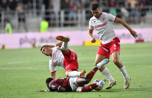 A analizat Dinamo cu precizie: „Aleargă, se bate, dă replica. Le-a dat jos unora „galoanele”!”. Cine e „Petrache Poenaru” și de ce crede că arbitrii vor respecta mai mult „haita”
