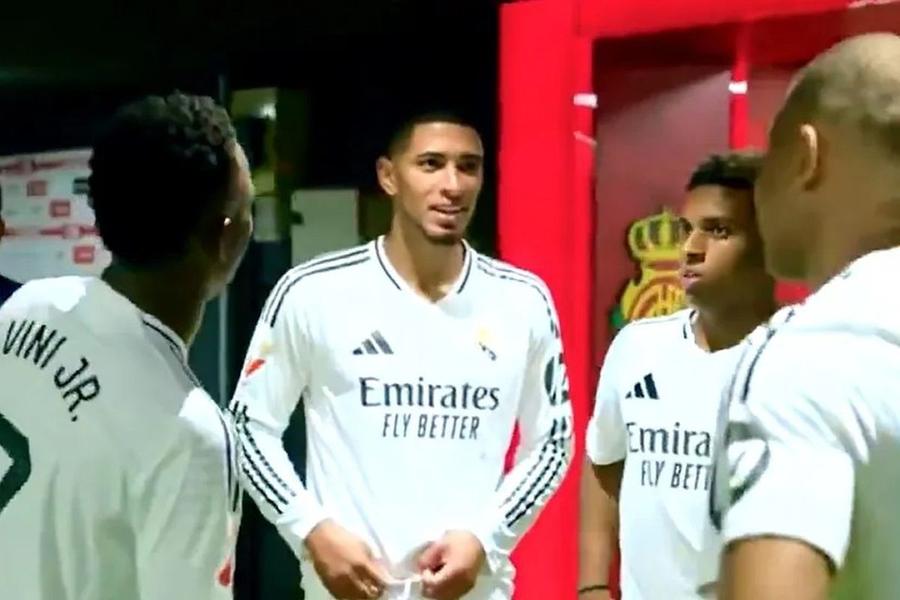 Vinicius jr, Bellingham, Rodrygo și Mbappe discută strategia pentru repriza a doua / Foto: captură TV Bellingham a vorbit degeaba! Carlo Ancelotti s-a enervat la final: „Am permis prea multe”