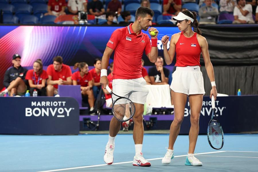 Novak Djokovic și Olga Danilovic, la United Cup 2024/Foto: Getty Images Partenera de dublu a lui Novak Djokovic s-a calificat în turul 2 la Transylvania Open și apoi l-a lăudat pe Nole: „E cel mai mare sportiv din istorie”