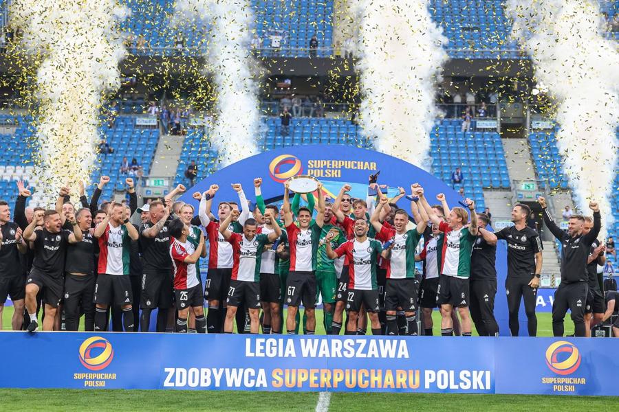 Legia a câștigat Supercupa Poloniei, cu Iordănescu pe bancă „Coach, îți plătesc clauza!” » Edward Iordănescu la un pas să plece de la Legia! Detalii despre oferta uriașă primită