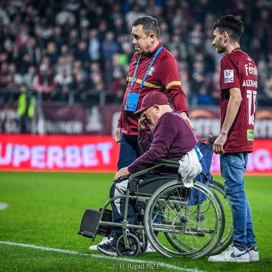 Imaginea la care face referire Iacob, una cu Mihai Ioan, fost lider de galerie, în lacrimi Mesajul lui Paul Iacob, la despărțirea de Rapid: „Momentul în care am simțit că inima mea este în Giulești”