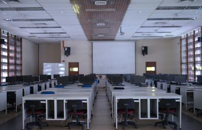De ce competențele digitale sunt esențiale pentru angajații din București-Ilfov în 2025