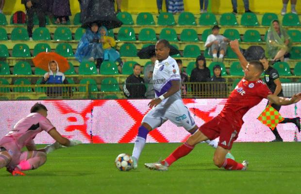 Accidentare horror în Superliga! Jucătorul a fost desfigurat și trebuie să fie operat » Reacția clubului
