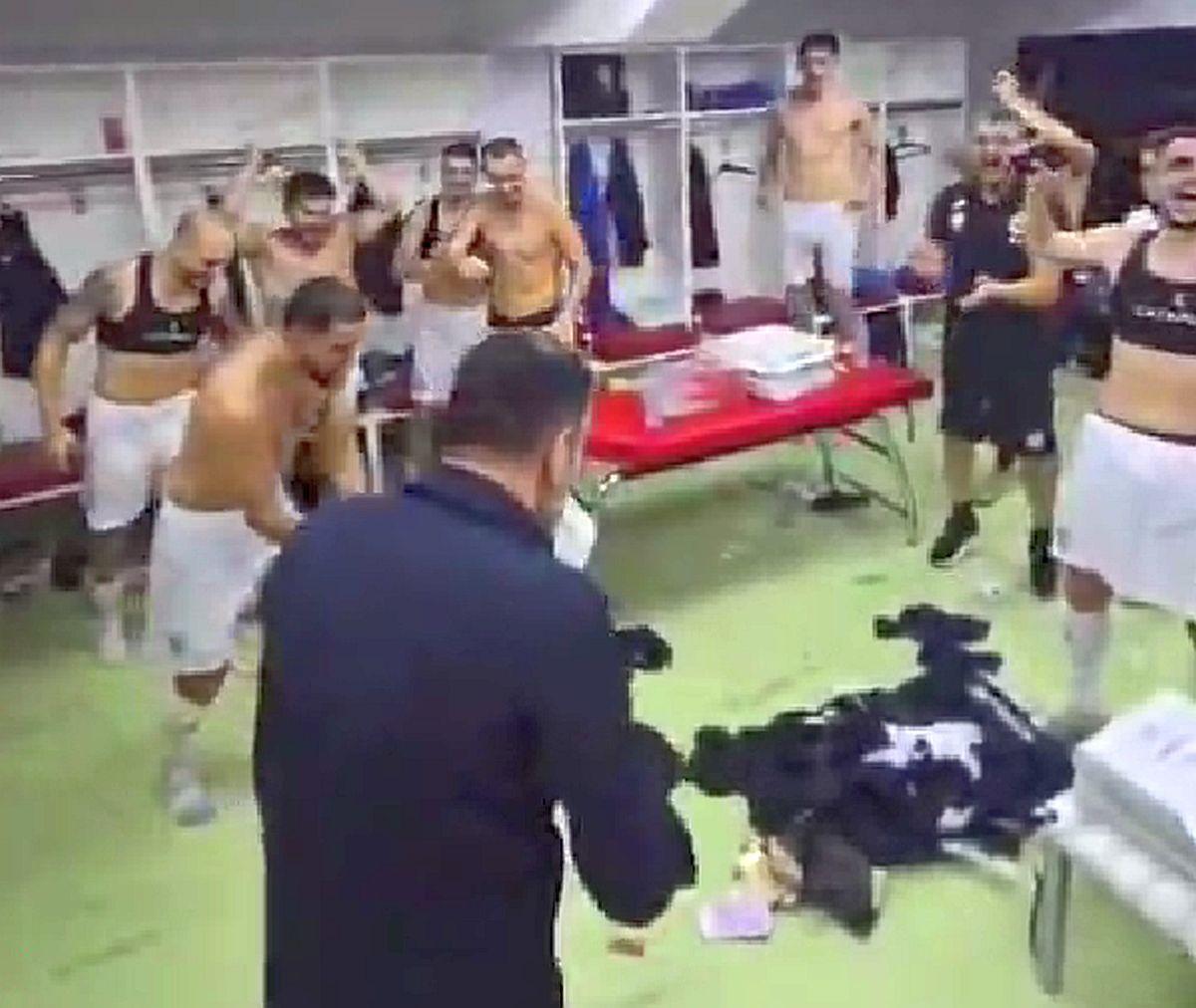 Patronul clubului a intrat în vestiar și a vărsat sacoșa cu bani, în Conference League!