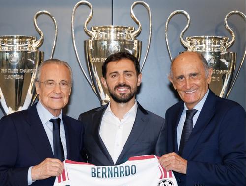 Bernardo Silva, prezentat la Real Madrid alături de președintele Florentino Perez și președintele onorific Pirri / Foto: X Madrid Zone