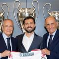 Bernardo Silva, prezentat la Real Madrid alături de președintele Florentino Perez și președintele onorific Pirri / Foto: X Madrid Zone