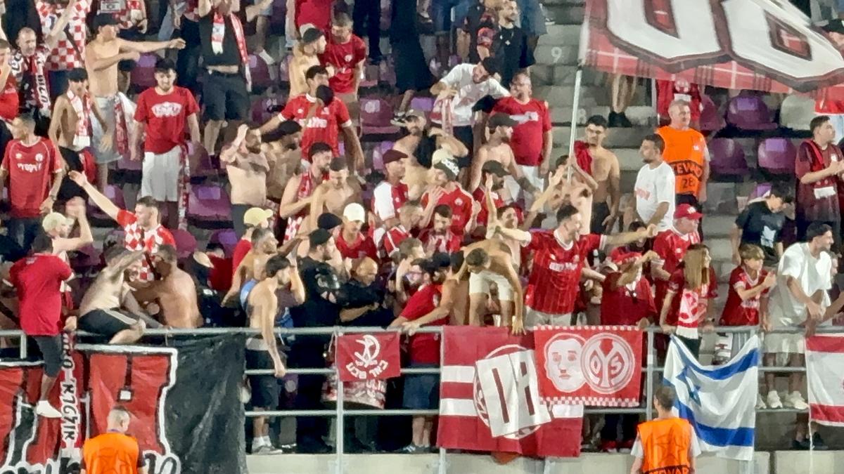 Suporterii lui Hapoel Beer Sheva s-au luat la bătaie! Jandarmeria face cercetări pentru consumul de droguri