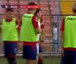 Răzvan Tănasă, apucat de gură de un membru al staff-ului celor de la FC Bihor / FOTO: captură Prima Sport