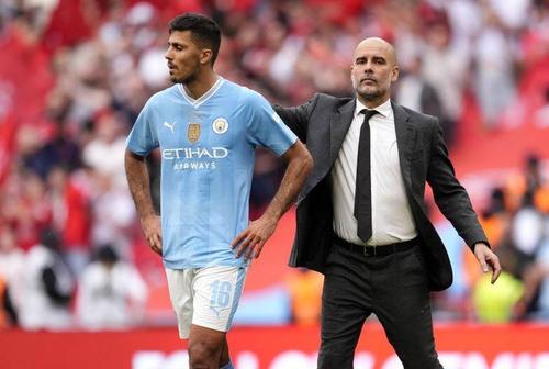 Managerul Pep Guardiola și câștigătorul „Balonului de Aur 2024”, Rodri, la finala Cupei Angliei, pierdută de City în derbyul cu Manchester Uninted / Foto: Imago