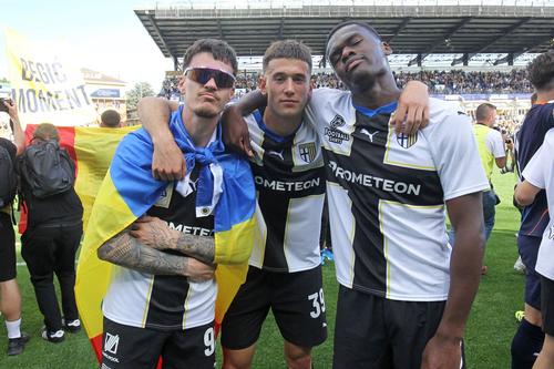 Alessandro Circati (în mijloc) se alătură lui Dennis Man și Ange-Yoan Bonny pe lista jucătorilor vânduți de Parma în ultimul an / Foto: Imago