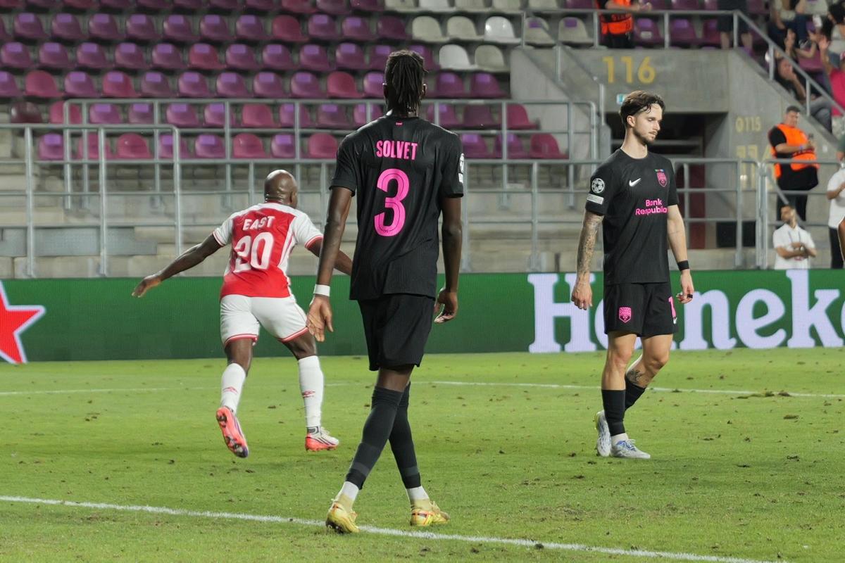 Liber pentru fanii români la meciurile din Liga Campionilor în Giulești! A venit răspunsul de la UEFA