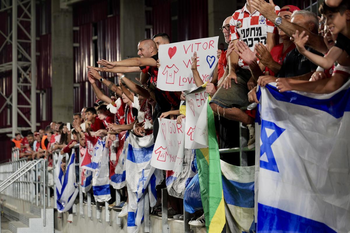 Suporterii lui Hapoel Beer Sheva s-au luat la bătaie! Jandarmeria face cercetări pentru consumul de droguri