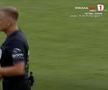Răzvan Tănasă, apucat de gură de un membru al staff-ului celor de la FC Bihor / FOTO: captură Prima Sport