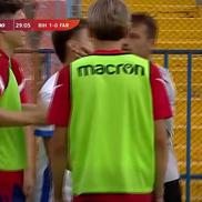 Răzvan Tănasă, apucat de gură de un membru al staff-ului celor de la FC Bihor / FOTO: captură Prima Sport