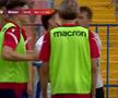 Răzvan Tănasă, apucat de gură de un membru al staff-ului celor de la FC Bihor / FOTO: captură Prima Sport