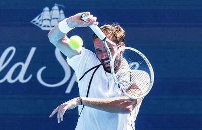 Daniil Medvedev a făcut prăpăd la Cincinnati: a lovit panourile publicitare și a făcut praf un microfon pe teren