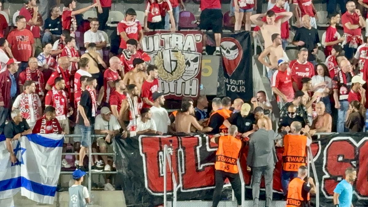 Suporterii lui Hapoel Beer Sheva s-au luat la bătaie! Jandarmeria face cercetări pentru consumul de droguri