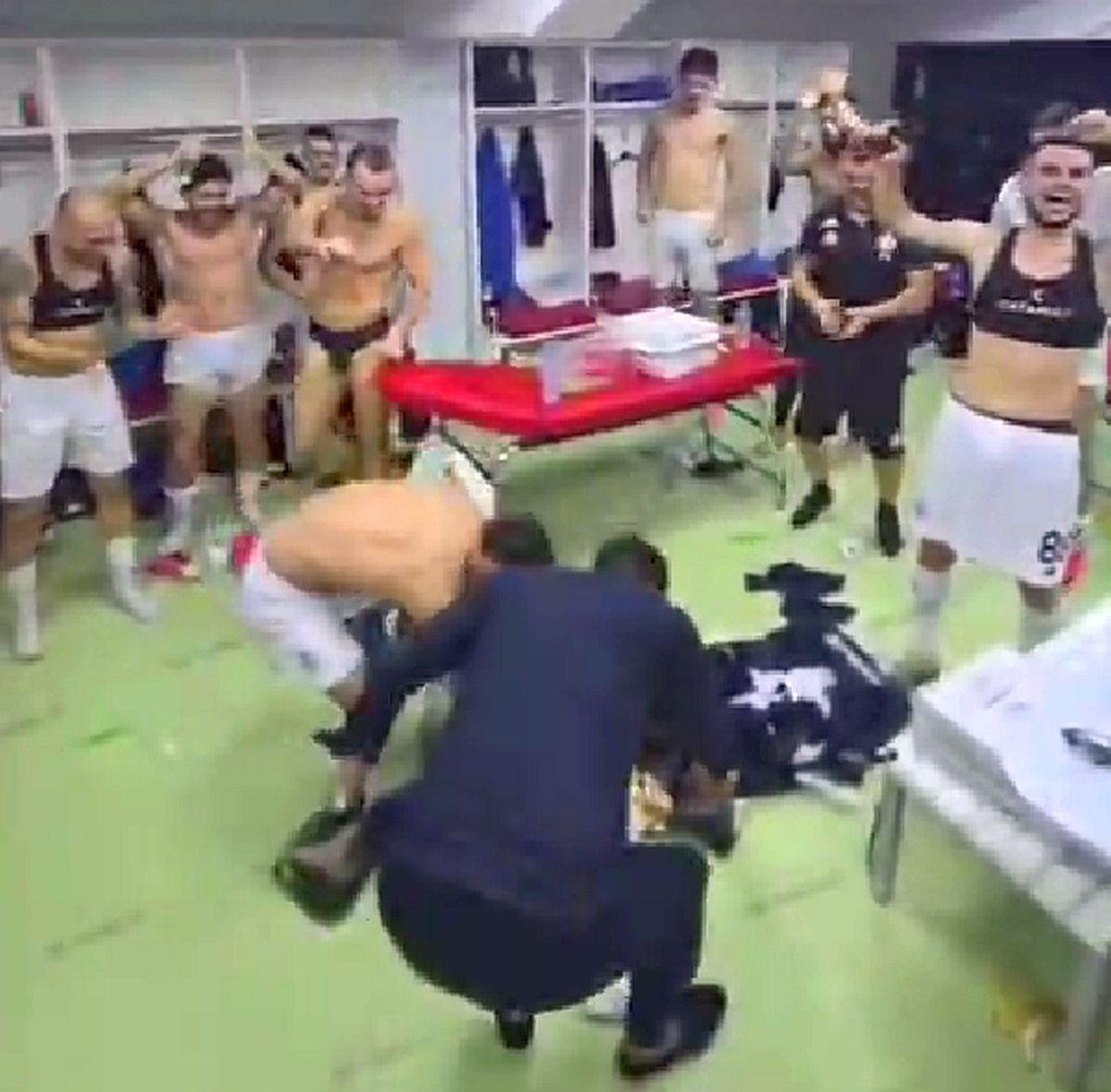 Patronul clubului a intrat în vestiar și a vărsat sacoșa cu bani, în Conference League!