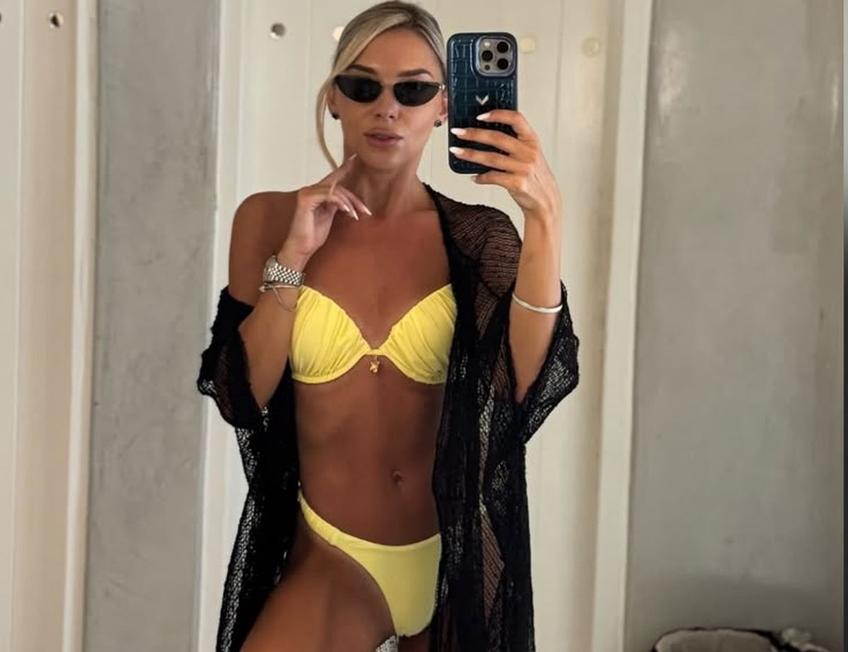 Bernadette Szocs se relaxează în Mykonos. Foto: Instagram