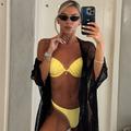 Bernadette Szocs se relaxează în Mykonos. Foto: Instagram