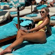 Bernadette Szocs se relaxează în Mykonos
