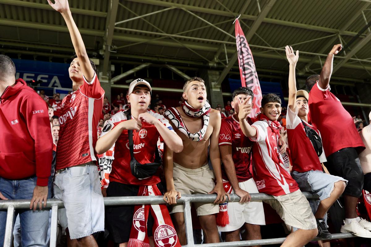 Suporterii lui Hapoel Beer Sheva s-au luat la bătaie! Jandarmeria face cercetări pentru consumul de droguri
