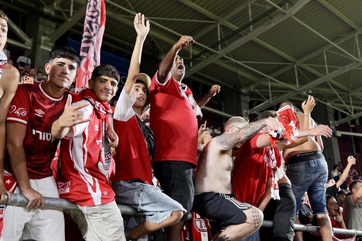 Suporterii lui Hapoel Beer Sheva s-au luat la bătaie! Jandarmeria face cercetări pentru consumul de droguri