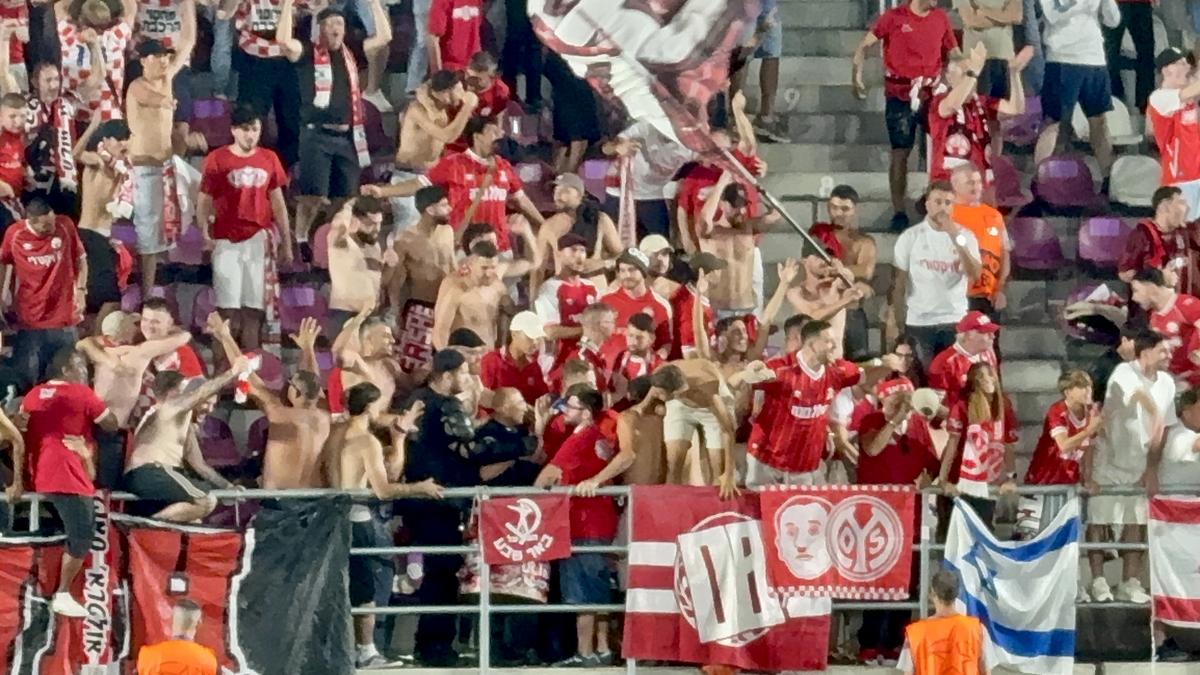 Suporterii lui Hapoel Beer Sheva s-au luat la bătaie! Jandarmeria face cercetări pentru consumul de droguri