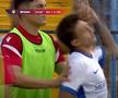 Răzvan Tănasă, apucat de gură de un membru al staff-ului celor de la FC Bihor / FOTO: captură Prima Sport