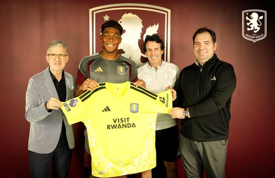 Zion Suzuki, prezentat cu tricoul echipei lui Unai Emery / Foto: X Aston Villa Fostul elev al lui Cristi Chivu a semnat în Premier League » Au anuțat două transferuri deodată
