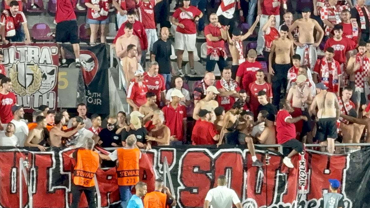 Suporterii lui Hapoel Beer Sheva s-au luat la bătaie! Jandarmeria face cercetări pentru consumul de droguri