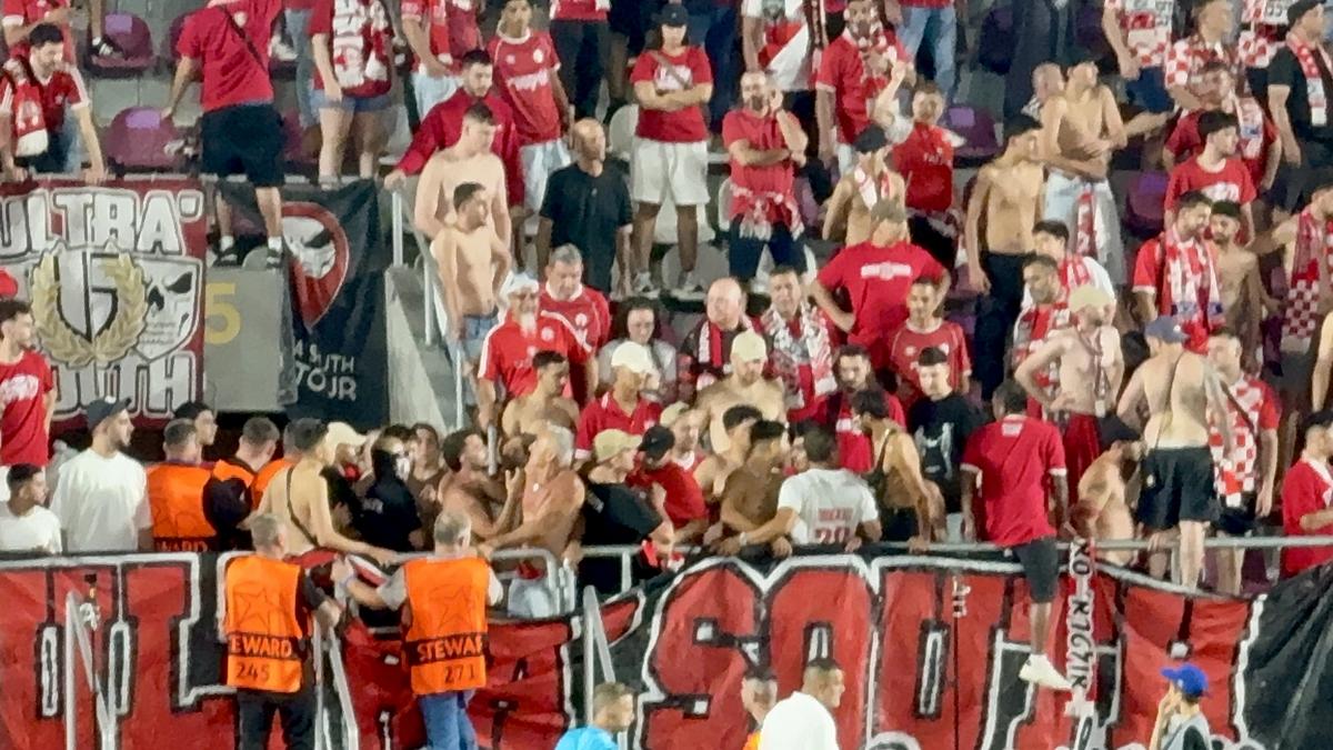 Suporterii lui Hapoel Beer Sheva s-au luat la bătaie! Jandarmeria face cercetări pentru consumul de droguri