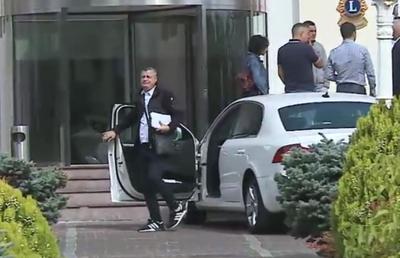 CFR CLUJ - LAZIO // VIDEO Lazialii au ieșit la ferestre în timp ce patronul clujenilor intra în hotel