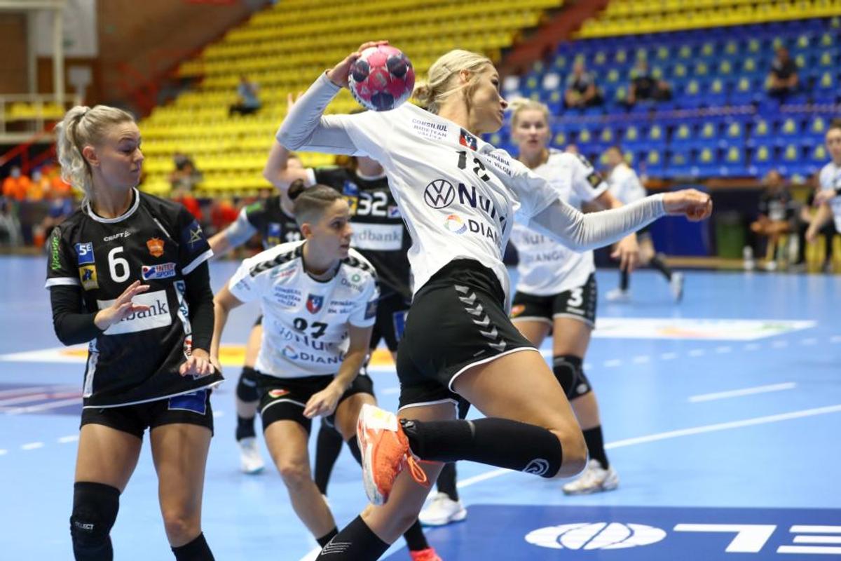 SCM Rm. Vâlcea - Odense 21-30 » VIDEO  Lovite de coronavirus, vâlcenele n-au avut nicio șansă