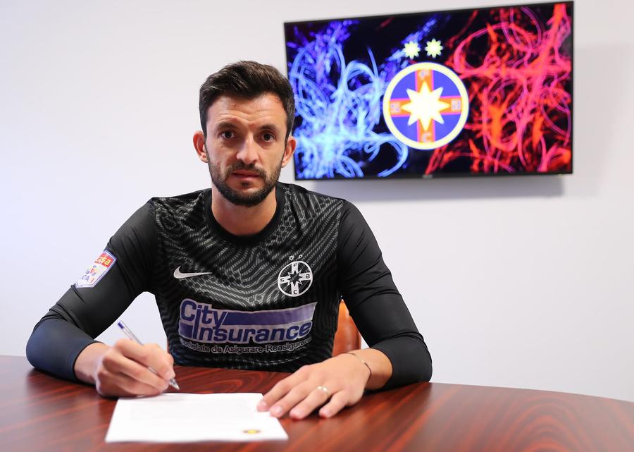 Straton a bătut palma cu FCSB OFICIAL. FCSB a anunțat două transferuri: „Mă bucur că am ajuns la un club cu o istorie atât de bogată”