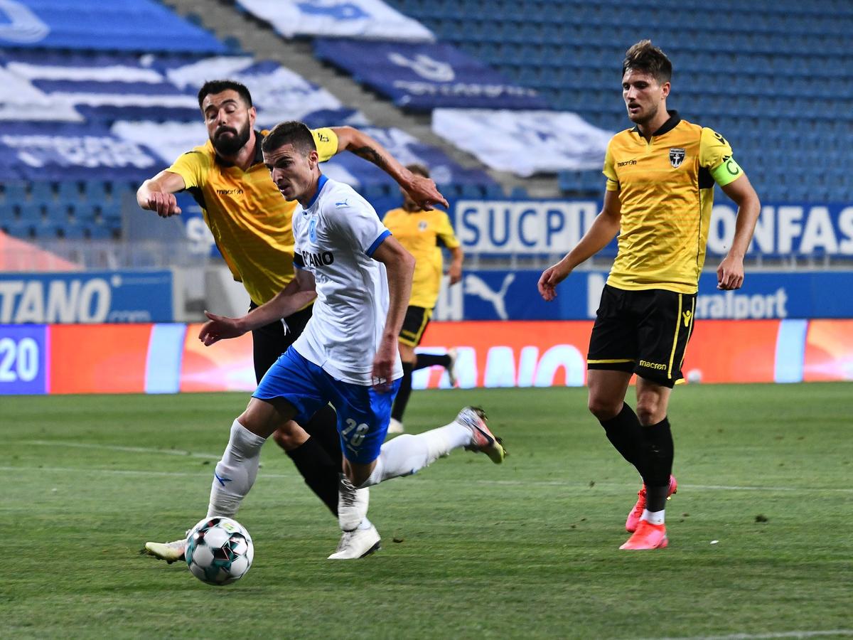 CRAIOVA - VOLUNTARI 2-1. Liderul stă pe un butoi cu pulbere! Cristiano Bergodi, mai nervos ca niciodată: „Toată lumea spune că aici e un prost. Ceva nu-mi place deloc!”